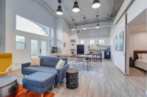 Industrial chic barndominium w/ high ceilings